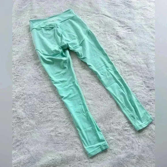 Gymshark Form Leggings size M - Picture 2 of 4